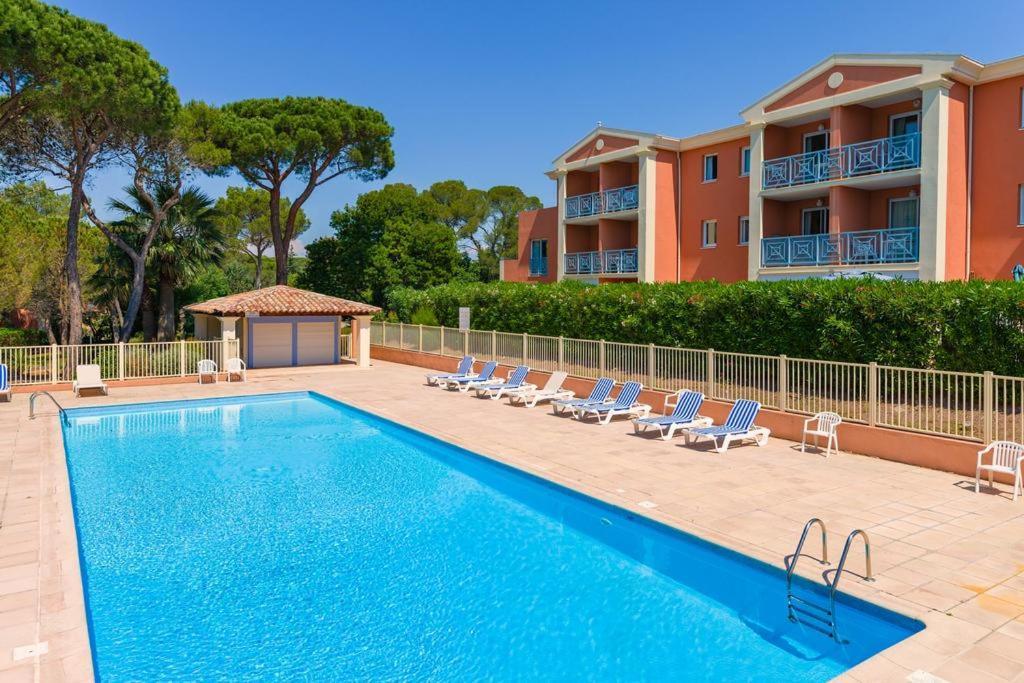 Appartement T2 Dans Residence Avec Piscine Et Tennis Saint-Raphaël Zewnętrze zdjęcie