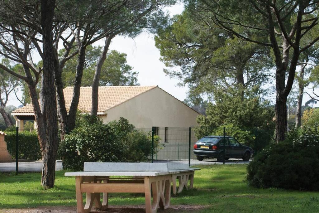 Appartement T2 Dans Residence Avec Piscine Et Tennis Saint-Raphaël Zewnętrze zdjęcie