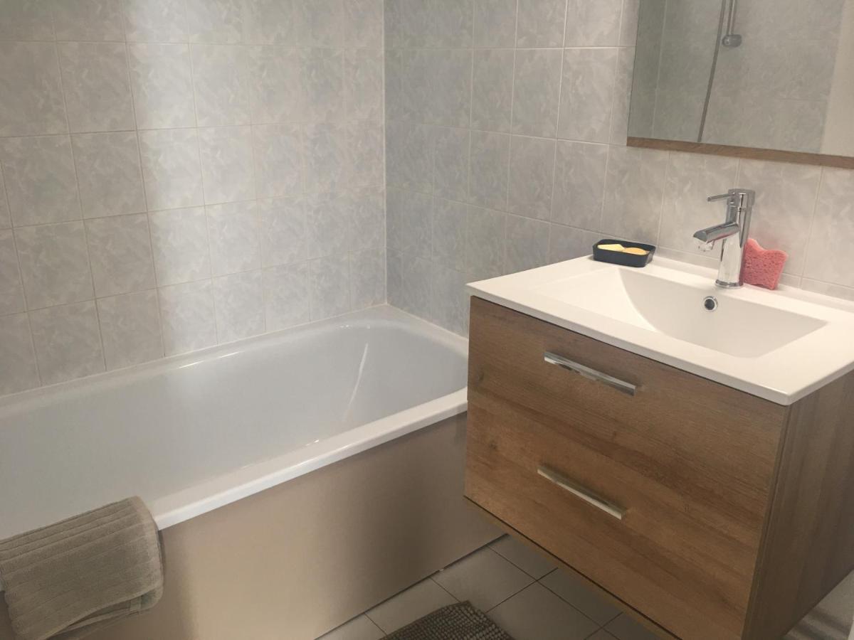 Appartement T2 Dans Residence Avec Piscine Et Tennis Saint-Raphaël Zewnętrze zdjęcie